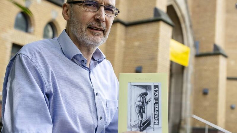 Lesung in Hilden: Wolfgang Thome hat „Mörderische Thesen“