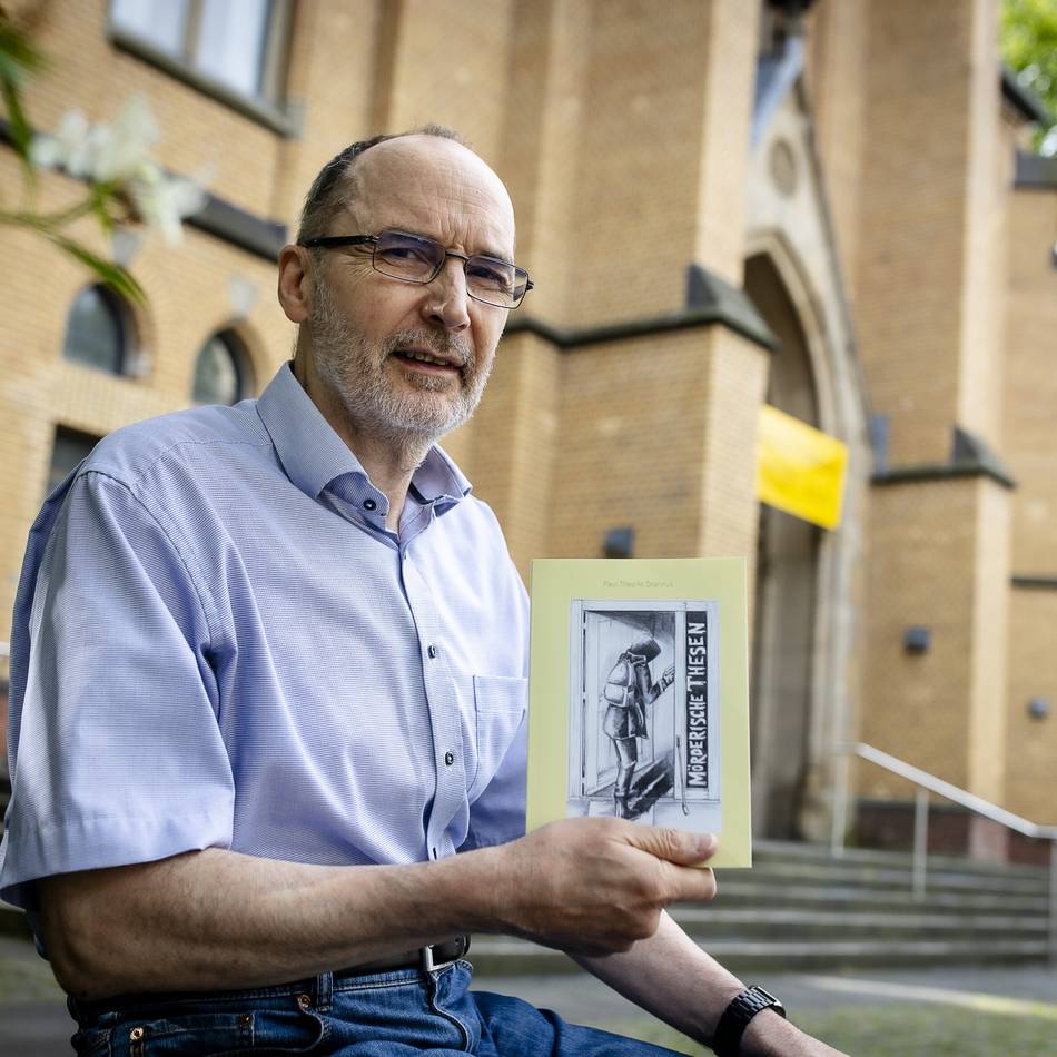 Lesung in Hilden: Wolfgang Thome hat „Mörderische Thesen“