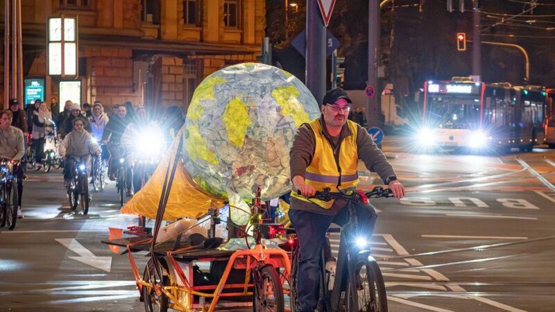 Klima-Aktivisten in Krefeld: Rollende Demo