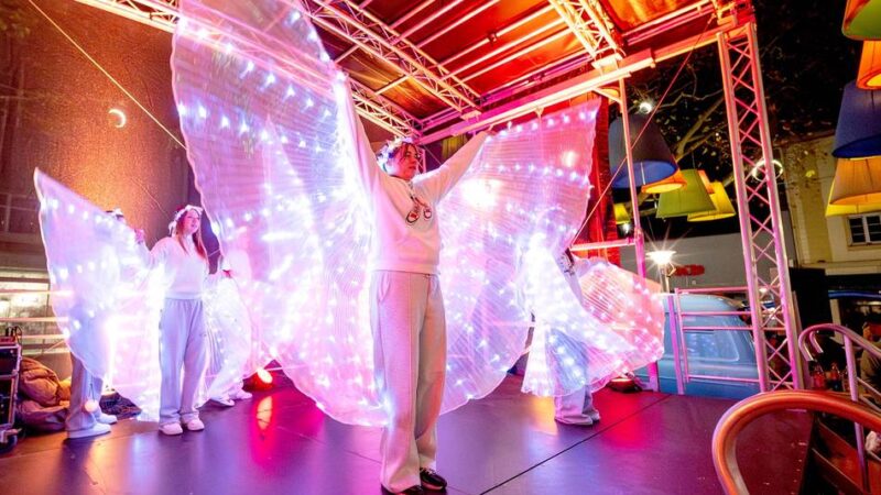 „Einkaufen bei Kerzenschein“ in Krefeld: Lichter, Musik und Weihnachtsstimmung