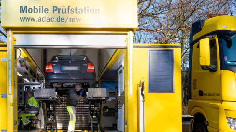 ADAC in Viersen: Mobile Prüfstation kommt zum Obi-Parkplatz