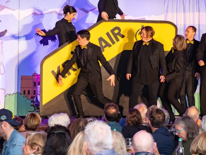 Kabarett aus Krefeld: „Die Krähen“ feiern 40 Jahre Humor und Engagement