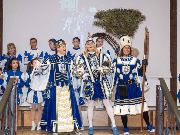 Sessionseröffnung der Burgritter: Weibliches Dreigestirn regiert ab jetzt in Anstel