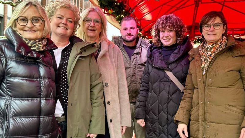 Weihnachtsaktion in Grevenbroich: Innenstadt wird zum lebendigen Adventskalender