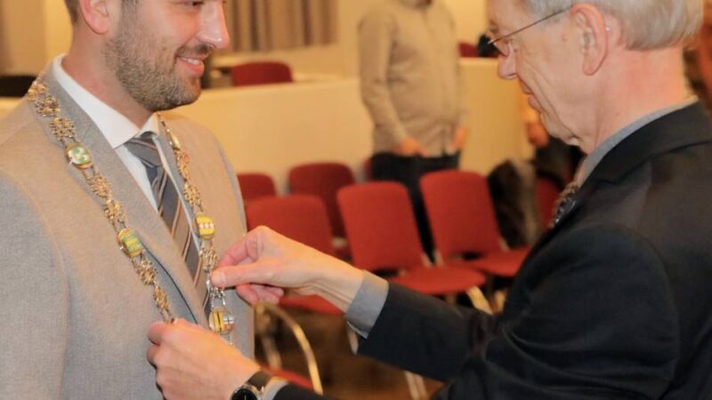 Konstituierende Ratssitzung in Rheinberg: Neuer Bürgermeister drückt gleich auf die Tube