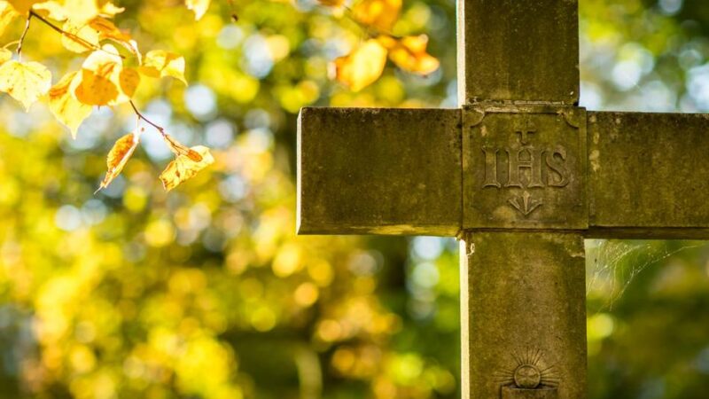 Fünf NRW-Städte im Vergleich: So unterscheiden sich die Friedhofsgebühren in NRW