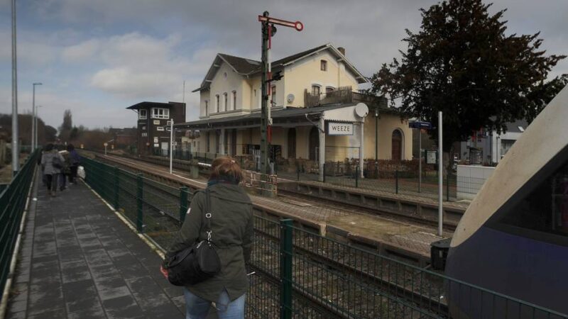 Eltern starten Petition zu Pannenzug: Weil Niersexpress so unzuverlässig ist – Schule verschiebt Klassenarbeiten