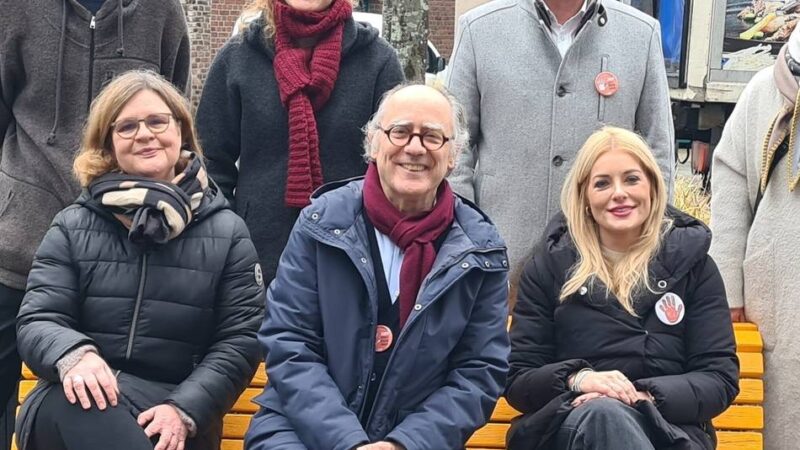 Bänke in Orange in Kempen aufgestellt: Kein Platz für Gewalt an Frauen