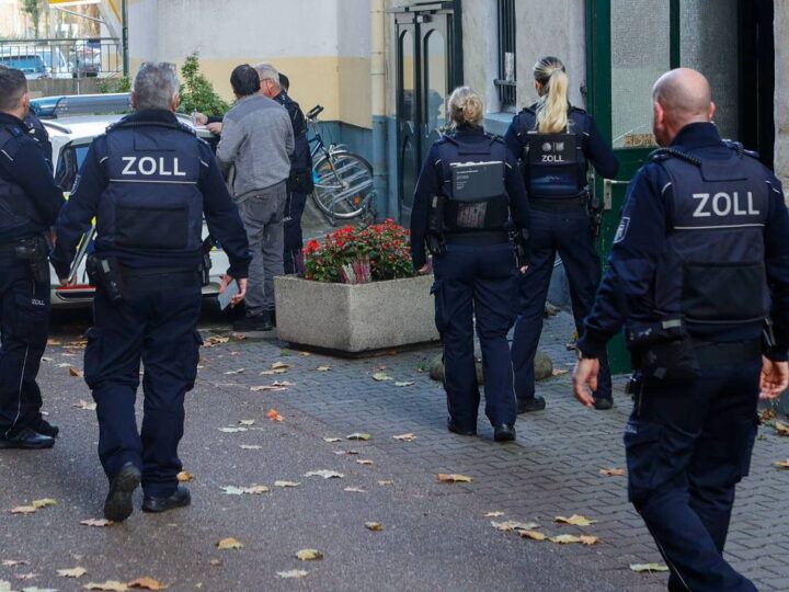 Einsatz in Krefeld: Zoll-Razzia wegen Schwarzarbeit
