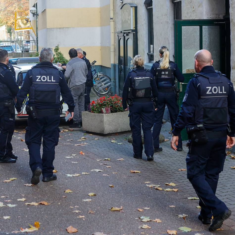 Einsatz in Krefeld: Zoll-Razzia wegen Schwarzarbeit