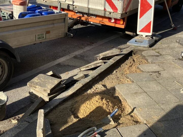 In Viersen: Gehwegplatten sackten einfach ab