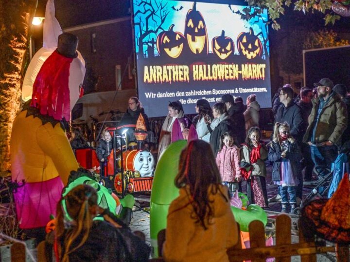 In der Fußgängerzone: So gruselig war der Halloween-Markt in Anrath