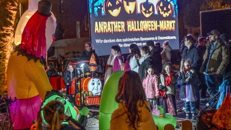 In der Fußgängerzone: So gruselig war der Halloween-Markt in Anrath