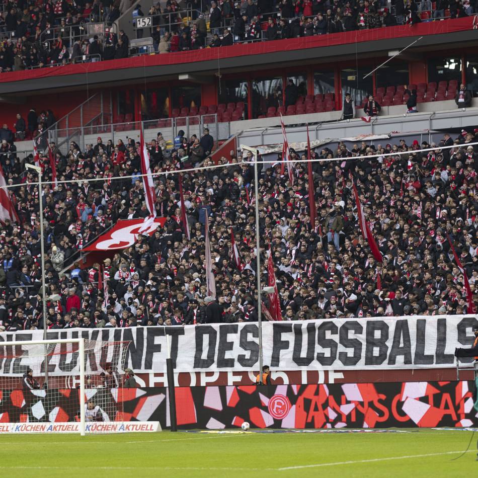 Becherwurf nach Magdeburg-Ausgleich: Fortuna-Fan verletzt Fotografin am Kopf – Täter identifiziert