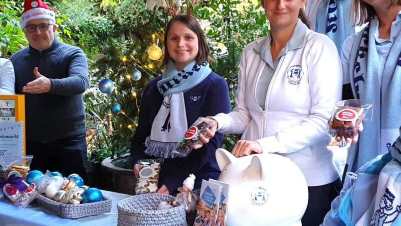 Premiere in Leverkusen: Jecke Fraulückcher stellen Adventsmarkt auf die Beine
