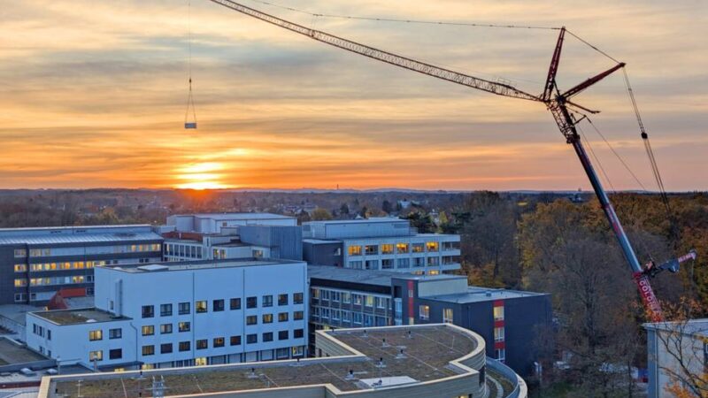 Erweiterung am Großkrankenhaus in Leverkusen: Kranballett am Klinikum