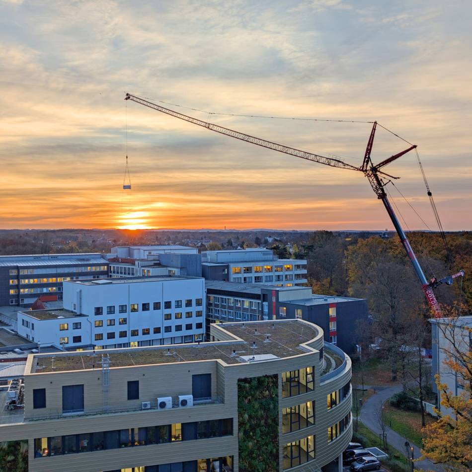 Erweiterung am Großkrankenhaus in Leverkusen: Kranballett am Klinikum