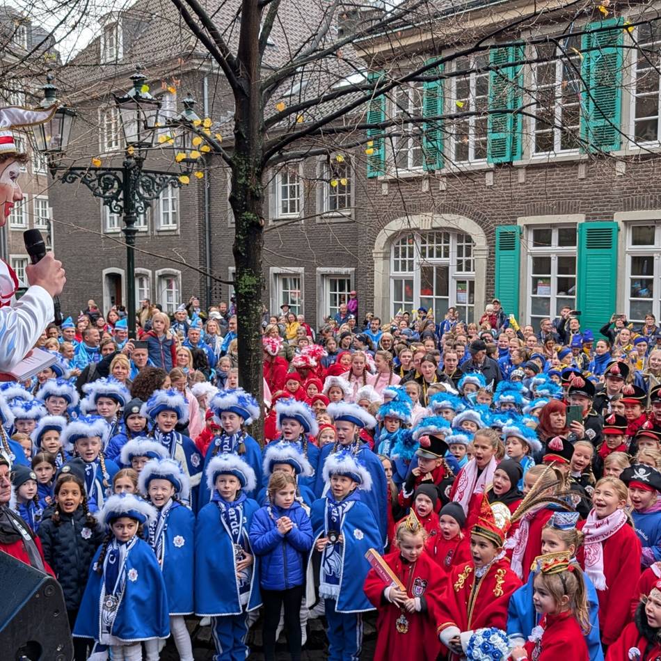 Karneval in Düsseldorf: Kinder-Hoppeditz erwacht vor 1000 Nachwuchsjecken
