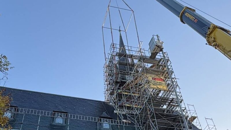 Sanierungsarbeiten am Konvent Kent

: Kirchturm wurde wieder angebracht