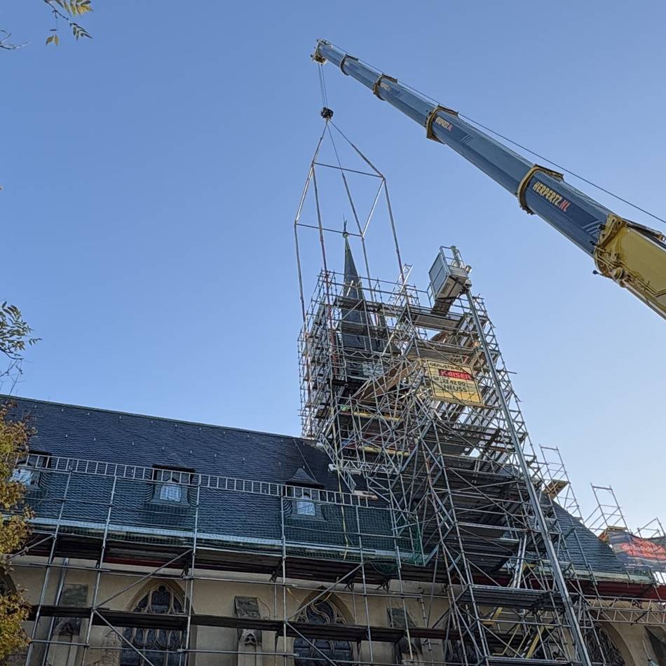 Sanierungsarbeiten am Konvent Kent

: Kirchturm wurde wieder angebracht