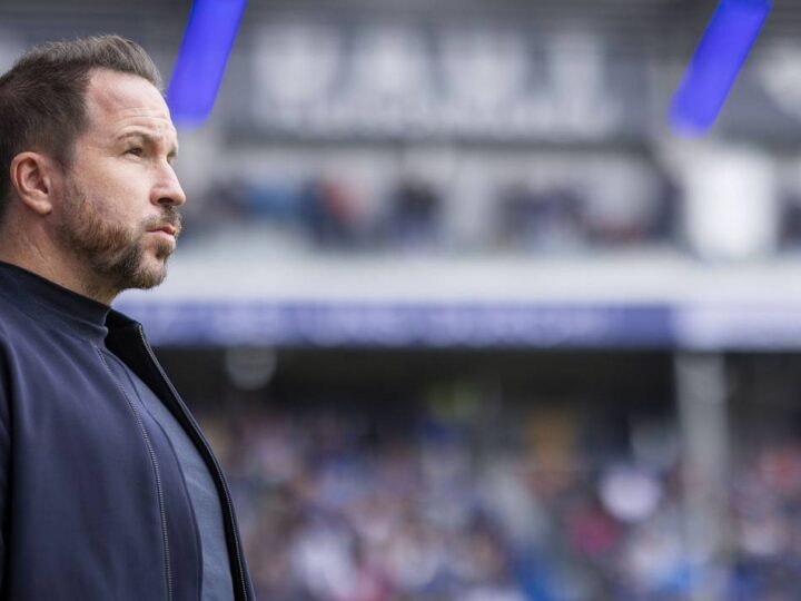 Legt Fortuna personell nach?: Sportdirektor Weber spricht über Außenverteidiger-Problem und Planung im Winter