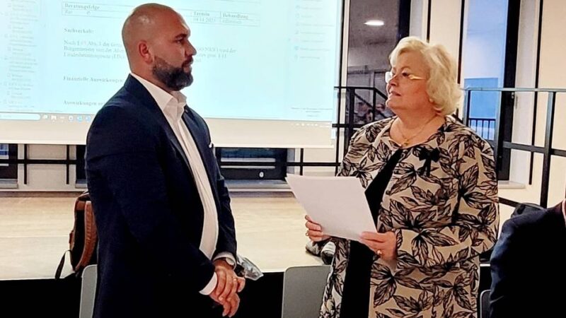 Neuer Verwaltungschef für Hückeswagen: Bürgermeister ins Amt eingeführt