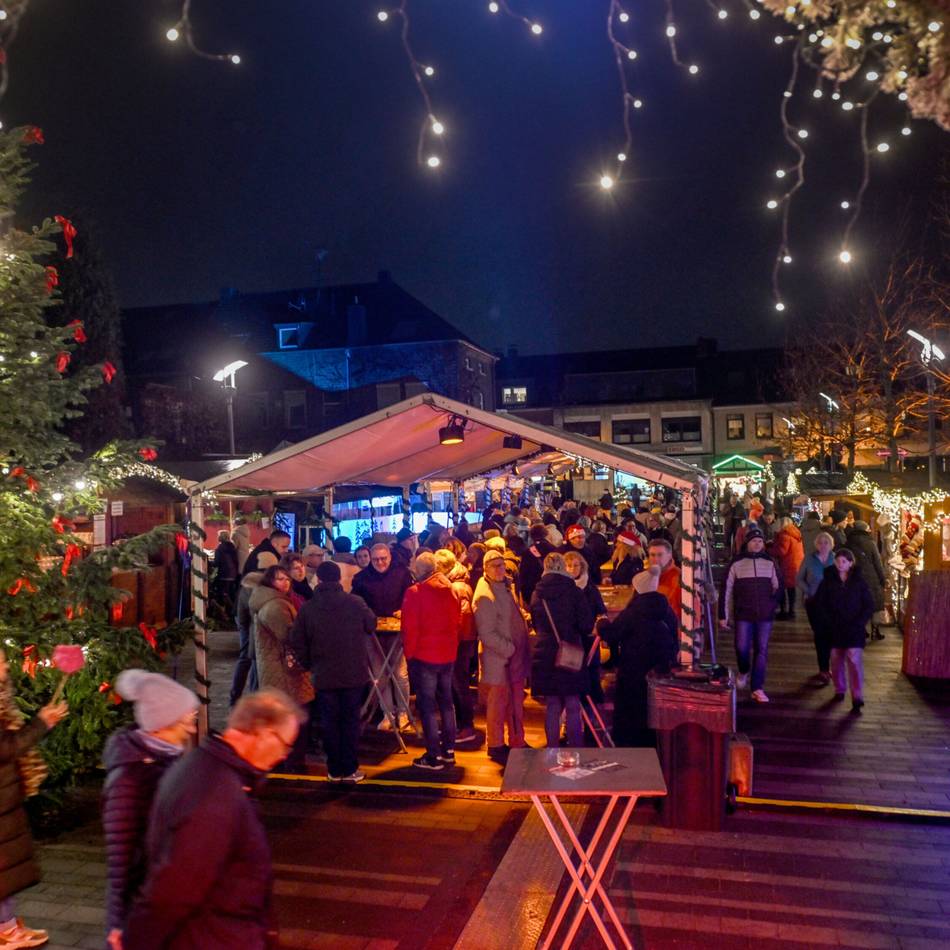 Winterwelt auf dem Kaiserplatz: Weihnachtsmarkt in Willich eröffnet