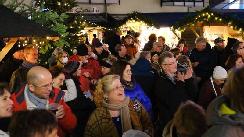Auftakt in die Adventszeit: Nikolausmarkt bringt Hösel in Weihnachtsstimmung