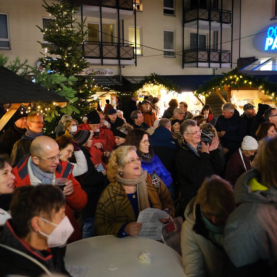 Auftakt in die Adventszeit: Nikolausmarkt bringt Hösel in Weihnachtsstimmung