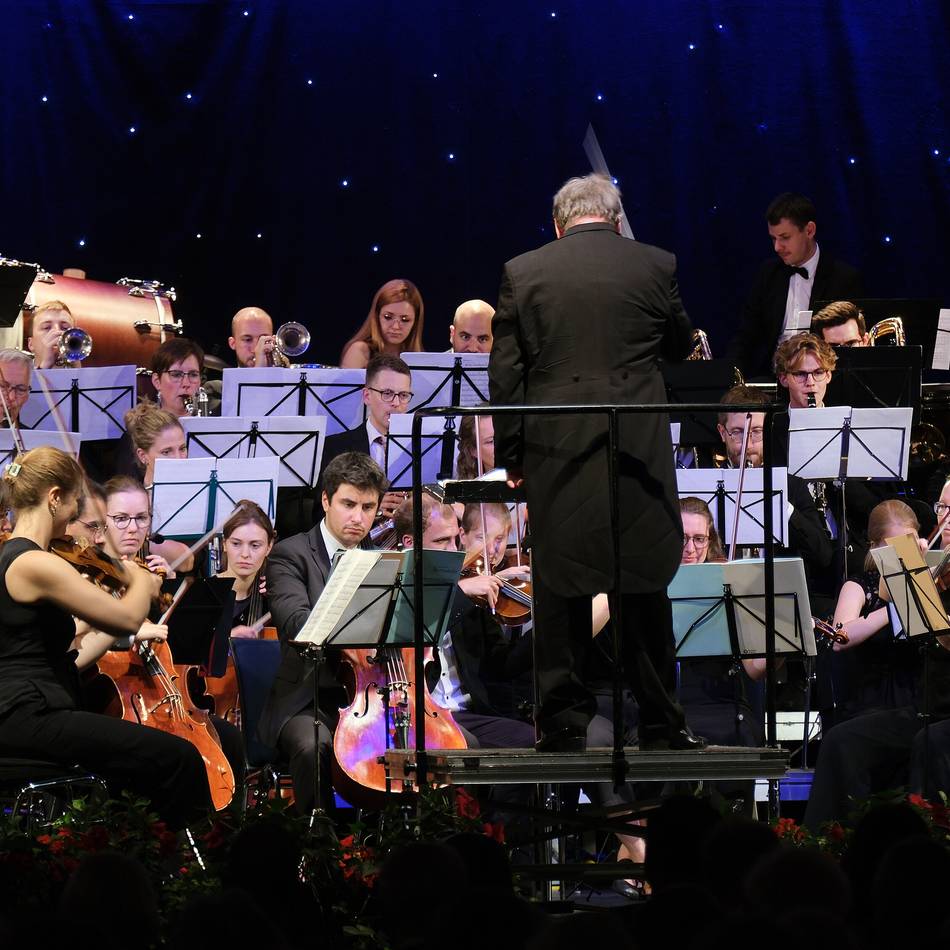 Konzertabend des Kulturkreises Hösel: Chris Hopkins bringt „Swing Classics & Christmas“ nach Hösel