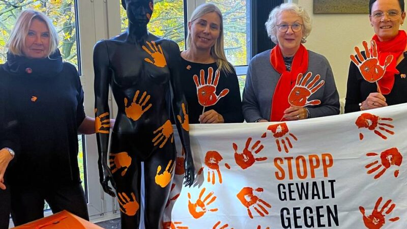 Orange Day in Dinslaken: Mahnmarsch prangert Gewalt gegen Frauen an