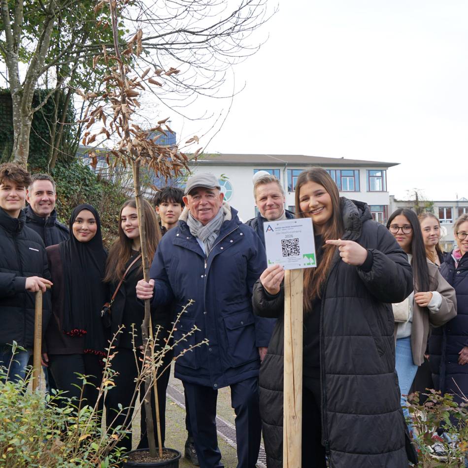 Langenfeld: Abschlussjahrgänge der Bettine-von-Arnim-Gesamtschule pflanzen Bäume