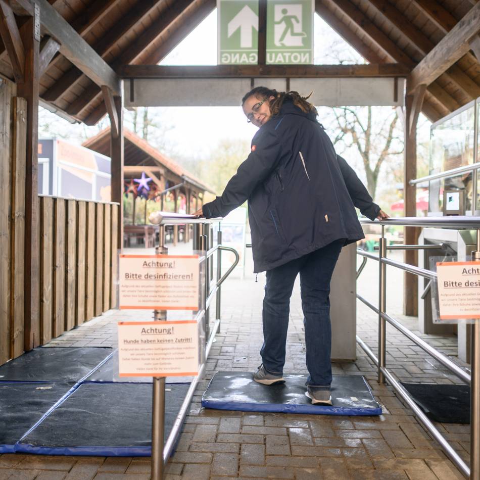 „Herausfordernde Zeit“: Der Tiergarten-Besuch beginnt mit der Desinfektion