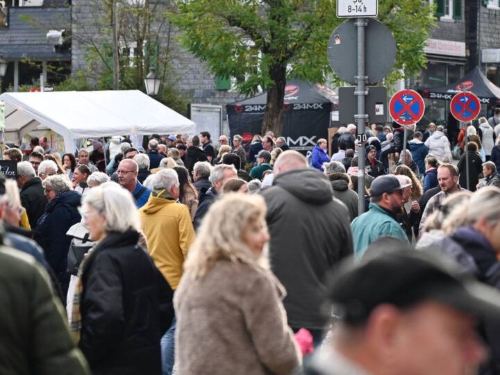 Brauchtum in Hückeswagen: Beim Martinsmarkt herrschte Hochbetrieb