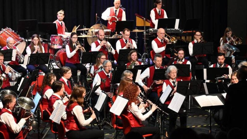 Musik in Radevormwald: Feuerwehrorchester gab Herbstkonzert im Bürgerhaus