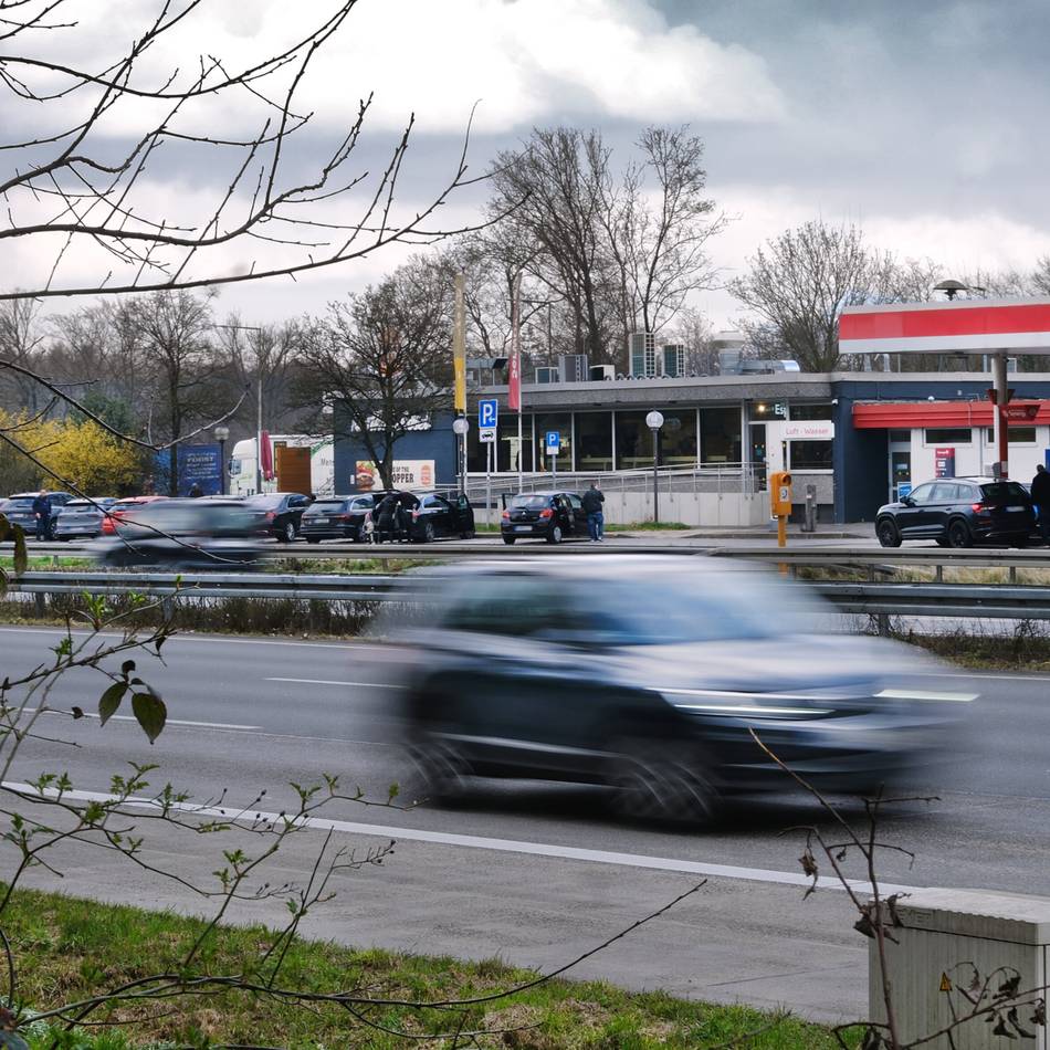 Aktueller ADAC-Test: Raststätte Hösel: Ladestationen mangelhaft