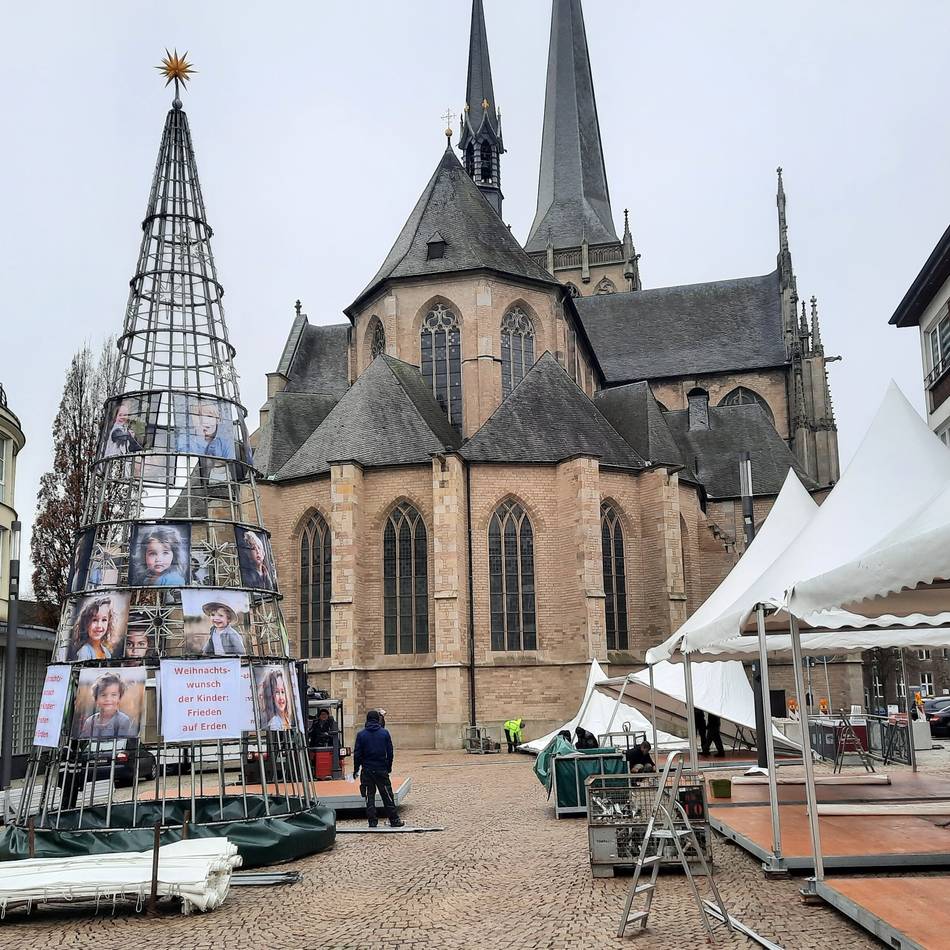 Viel Kritik an Weseler Weihnachtsbaum : „Der Schrottkegel wird von Jahr zu Jahr immer hässlicher“