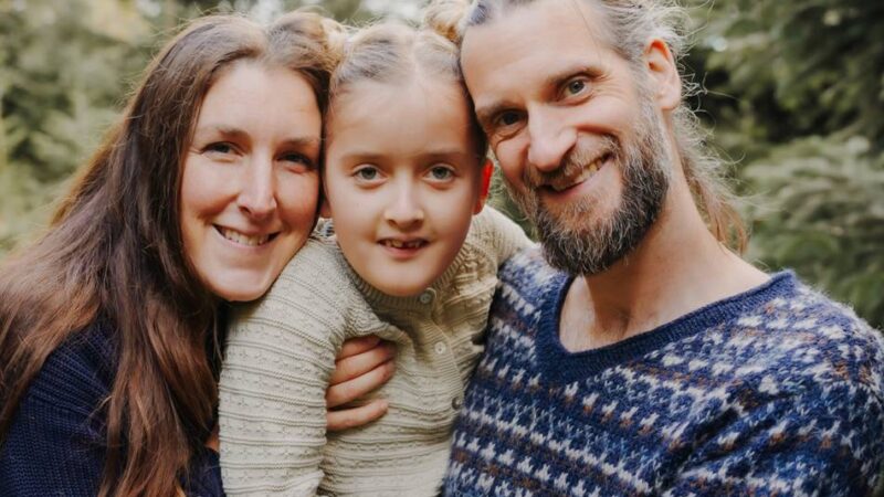 Neusser Familie sammelt Spenden für kranke Neunjährige: „Mit jedem Rückschlag geht Rosa tapfer um“