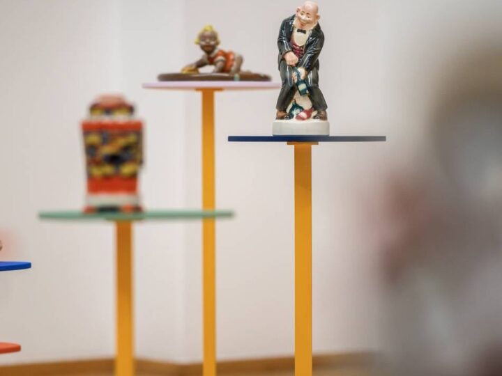 Alltagskunst mit Stil: Keramik fürs Rauchen und Schnaps im Klever Museum Kurhaus zu sehen