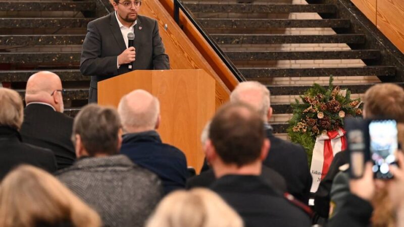 Gedenkveranstaltung in Radevormwald: Erinnerung an die Opfer der beiden Weltkriege