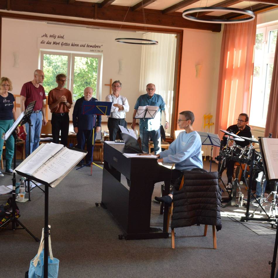 Konzertvorbereitung in Wermelskirchen: Gospelchor setzt auf gute Musik und Geselligkeit