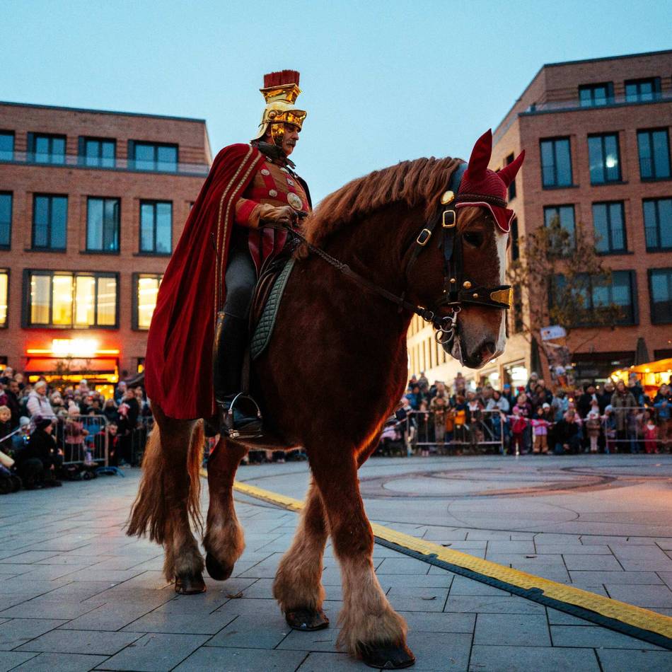 Mantelteilung auf dem Eierplatz: Am 9. November ist in Monheim Martinsmarkt