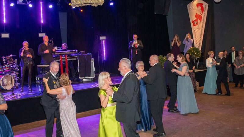 Kaarster Schützen feiern im Albert-Einstein-Forum: Prachtvoller Ball mit emotionalem Highlight