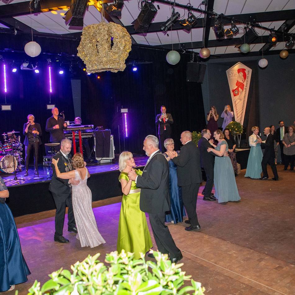 Kaarster Schützen feiern im Albert-Einstein-Forum: Prachtvoller Ball mit emotionalem Highlight