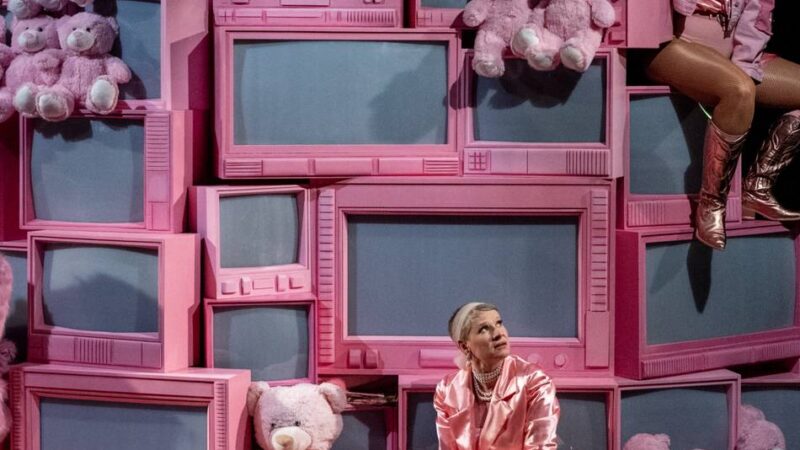 Rheinisches Landestheater in Neuss: „Toxic – #freeBritney“ – Annäherung an einen Popstar