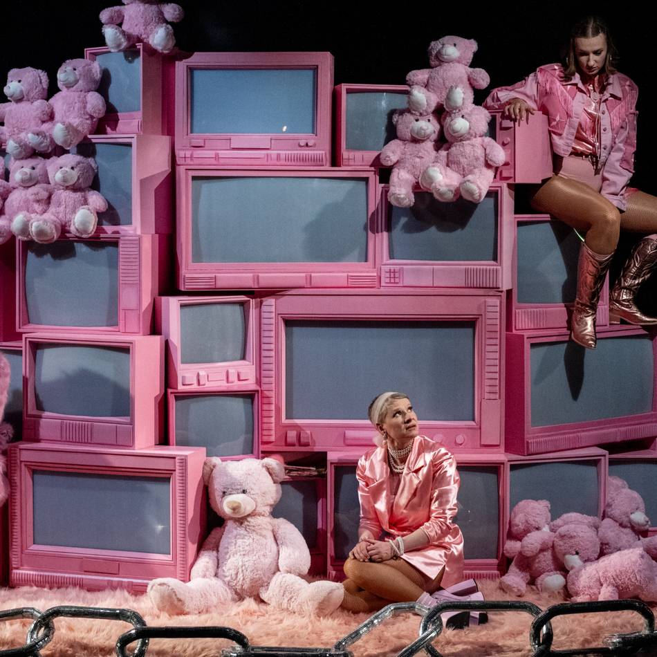 Rheinisches Landestheater in Neuss: „Toxic – #freeBritney“ – Annäherung an einen Popstar