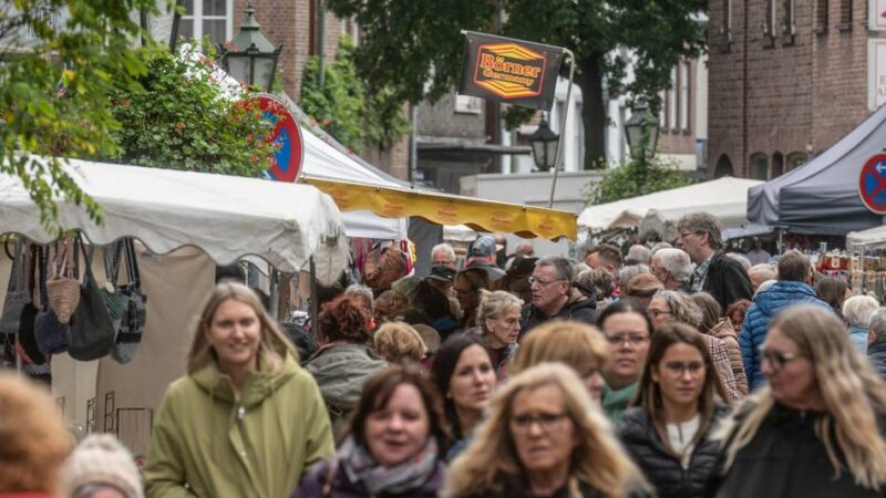 Winterliches Sortiment: Zweiter Gocher Flachsmarkt mit Weihnachtsartikeln