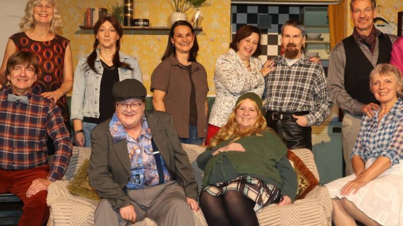 Tragikkomödie in Leverkusen: „Eine Familie“ – Bei den „Laiens“ geht es zur Sache