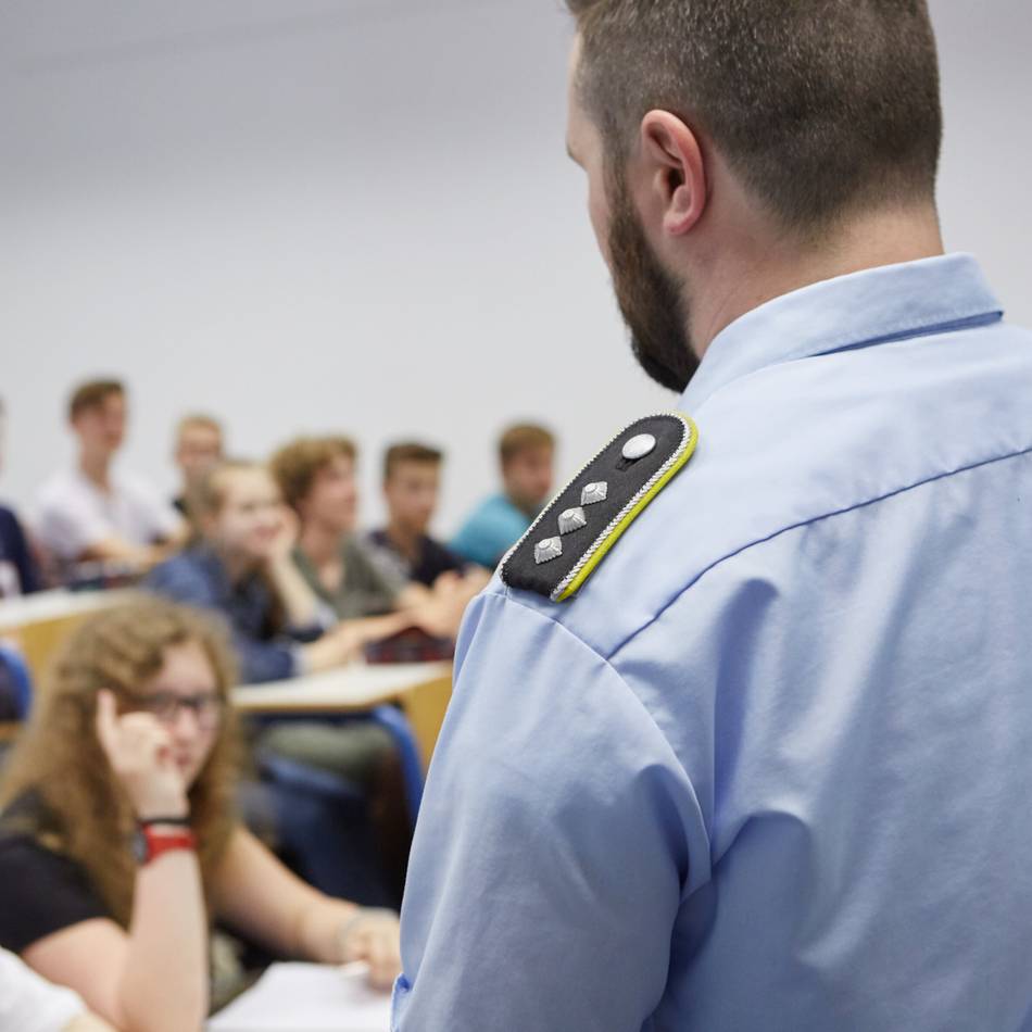 Jugendoffiziere an Schulen im Bergischen Land: Wehrdienst-Debatte steigert Interesse an Bundeswehr-Referenten