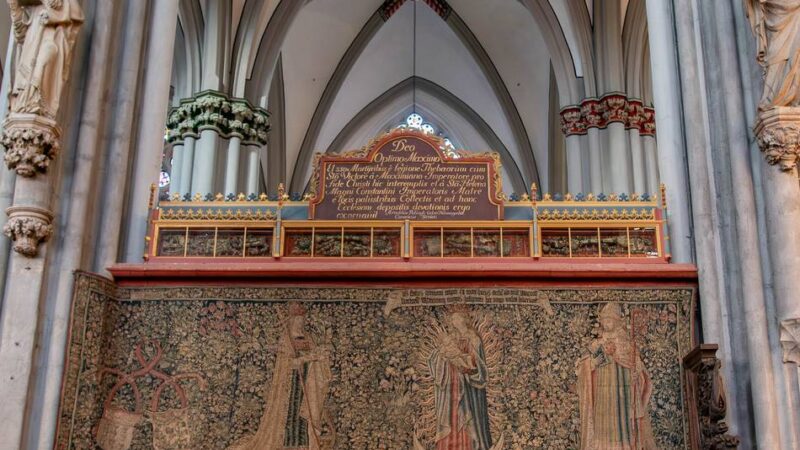Reliquienschrein aufgebaut: Die Heiligen kehren in den Xantener Dom zurück